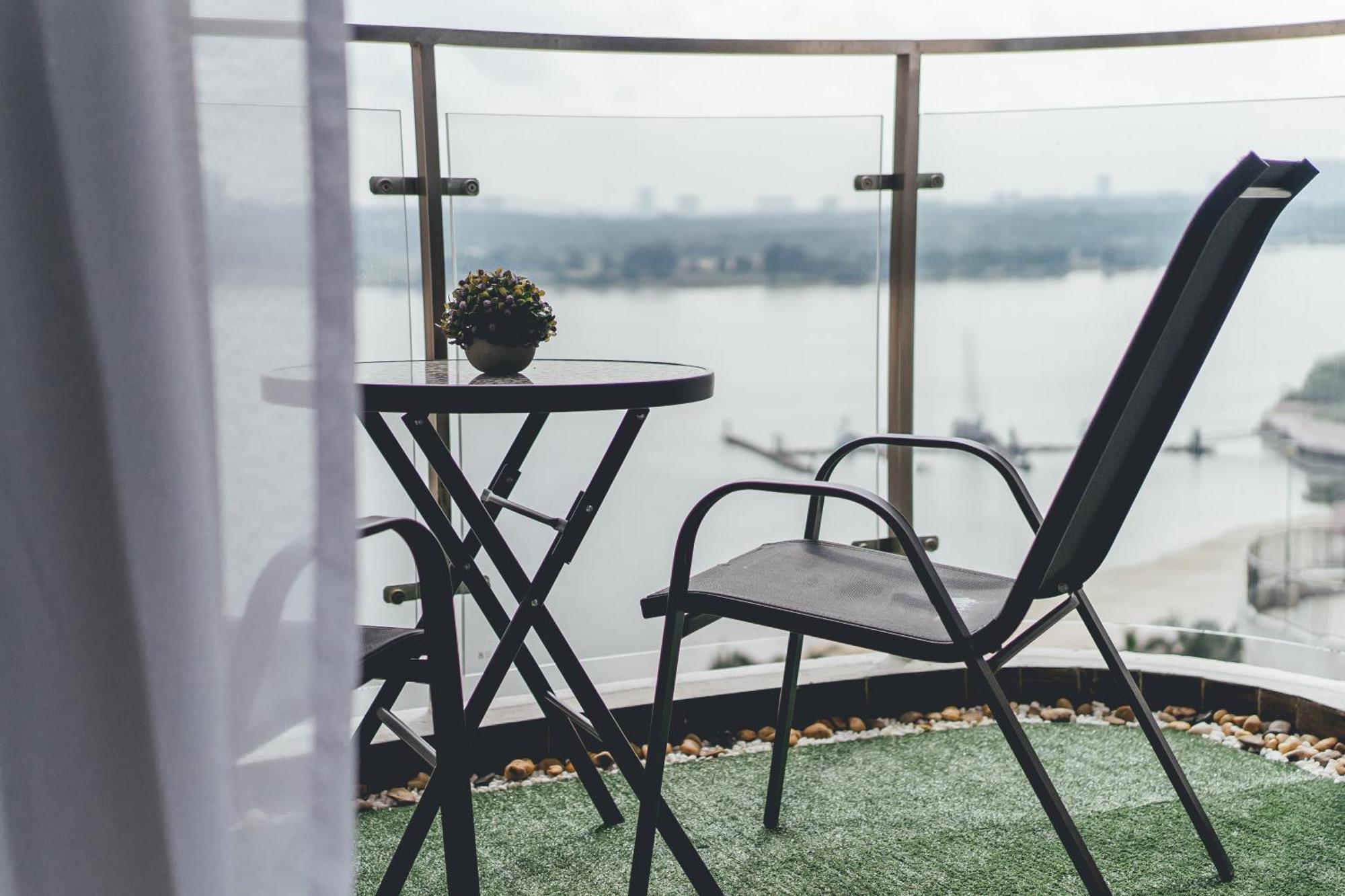 Bay Laurel Luxe Highfloor 2br 4pax Seaview By Our Apartemen *
